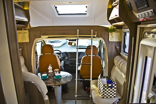 亚特房车 New Daily绽放 后扩展