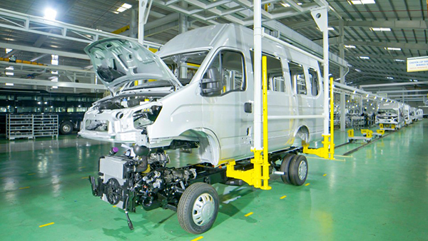 依维柯携长海汽车在越南发布全新车型Daily Minibus